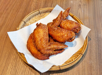 Delicious crispy fried chicken wings#5