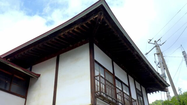 日本家屋_古民家_田舎_空からティルト
Japanese house_Old house_Countryside_Tilt from the sky