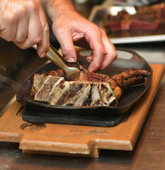 Filete de ternera a la parrilla, primer plano, enfoque selectivo
