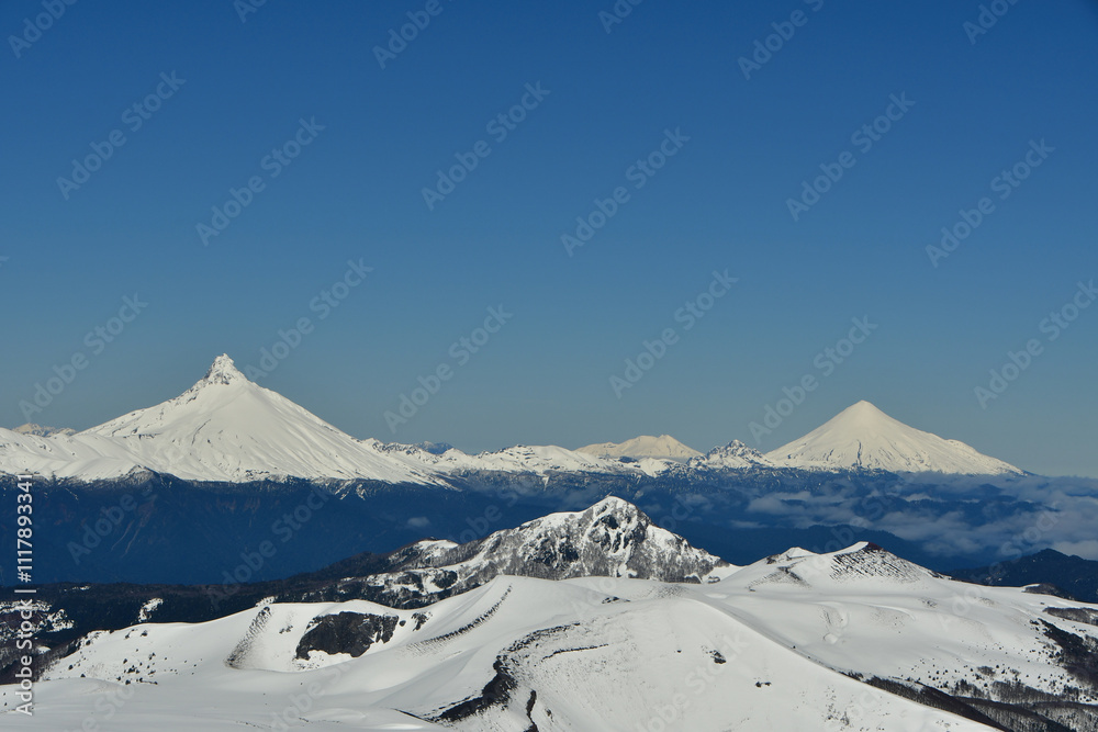 Wall mural Puntiagado vulcano chile patagonia Winter snow panorama