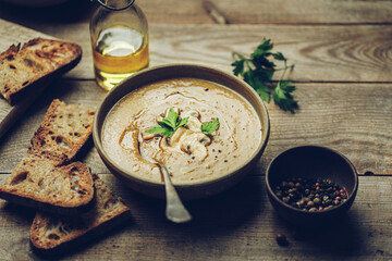 soupe velouté crémeuse pomme de terre et champignons