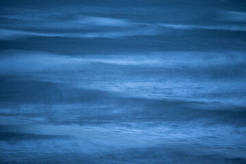 Fototapeta premium Long exposure of blue sea waves 