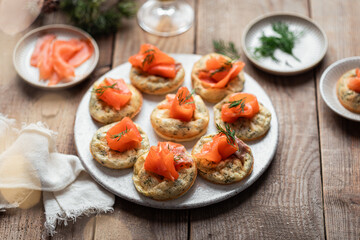 blinis mini pancakes fait maison aneth et saumon quiche sans pâte