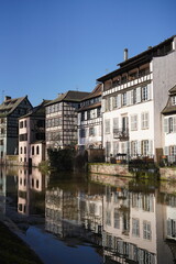 Fototapeta premium reflection of buildings in Colmar city