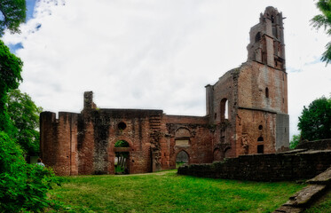 Obraz premium Ruine der Benediktiner-Abtei Limburg in der Pfalz bei Bad-Dürkheim