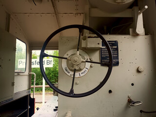 Lenkrad einer Rangierlok Köf II n im Eisenbahnfreilichtmuseum am ehemaligen Bahnhof in Pronsfeld...