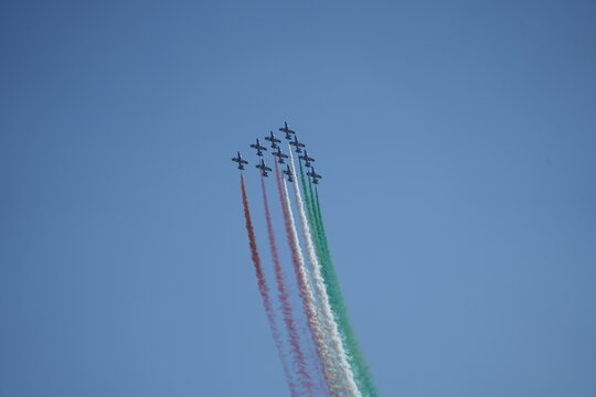 Frecce tricolore sfrecciano nei cieli Italiani