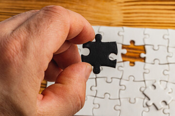 Choosing the correct option, against a black and white puzzle background