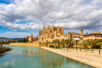 La Cathédrale de Palma de Majorque ou la Cathédrale de la Lumière  © Mariana