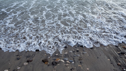 beaches, sandy beaches and seascapes.