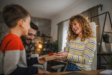 Dad and son surprise mum with gift while she work from home