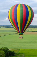 Obraz premium vol en montgolfière dans la région de Maintenon en France