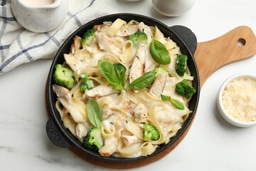 Delicious pasta Alfredo with chicken served on white marble table, flat lay © New Africa