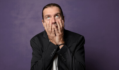 feeling shocked and scared, looking bored with hands on cheeks