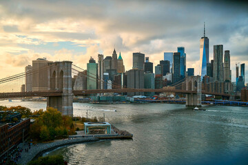 Obraz premium big beautiful bridge across the river in the metropolis