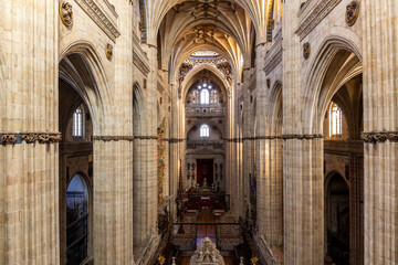 Obraz premium Cathedral Vieja de Santa Maria de la Sede de Salamanca (Old Cathedral) inside view of the main nave with stone decorative vaults and columns in Romanesque and Gothic styles, Spain.