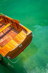 Obraz premium Wooden rowboat moored on the emerald waters of lake braies