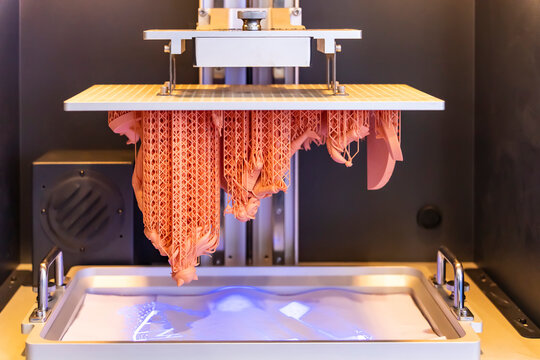 Stereolithography DPL 3d printer create small detail and liquid drips