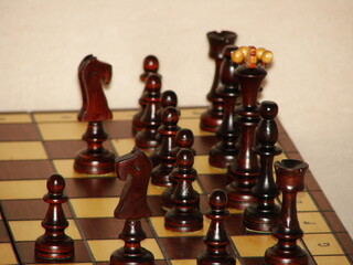 Szachy - szachownica i figury szachowe © tomo81