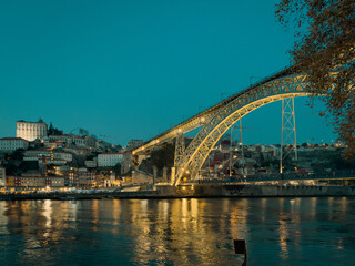 Fototapeta premium The iconic Dom Luís I Bridge, illuminated against the night sky, stands as a symbol of Porto s industrial heritage and architectural beauty.