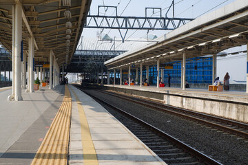 Naklejka premium train station in the city
