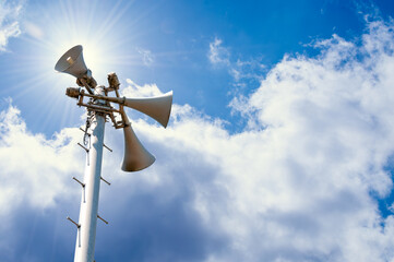 三つの防災放送スピーカ 3