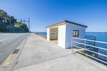 Senago bus stop on Sado Island, Niigata, with the sea in the background. 背合バス停 佐渡島