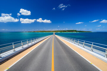 島へと続く道　伊良部大橋