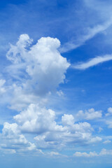 爽やかな青空と白い雲