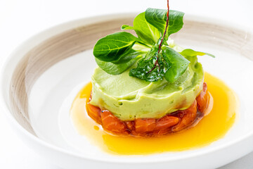 salmon tartare wit avocado mousse