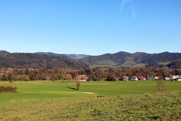 Fototapeta premium Herbstlandschaft in Kirchzarten bei Freiburg