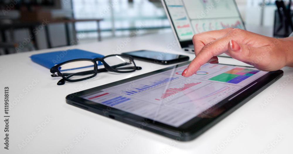 Poster Innovative Data Analyst Maximizing Business Performance Through Data Analytics