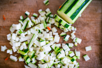 courgette découpée en cube