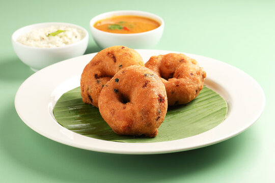 Medu Vada, a popular South Indian food served with Sambar ,Green coconut chutney ,Vada ,Medu vadai with sambar - Popular South Indian snack