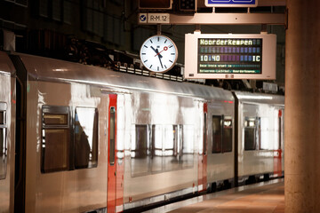 Train to Noorderkempen departing at 10:40, IC train.  Platform information.