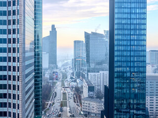 Warszawa, panorama miasta, widok na nowoczesne centrum miasta. Biurowce na tle zachmurzonego miasta. © hunter76