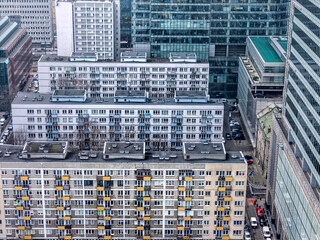 Warszawa, panorama miasta, widok na nowoczesne centrum miasta. Biurowce na tle zachmurzonego miasta. © hunter76