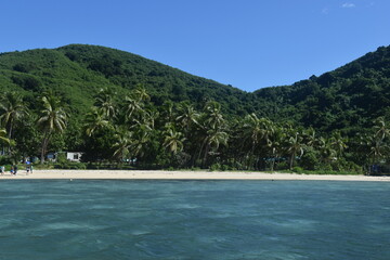 The turquoise Pacific Ocean around the paradise beaches and islands of Fiji