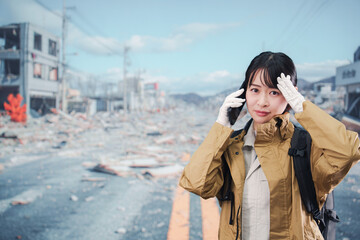 災害で被災し避難をする女性