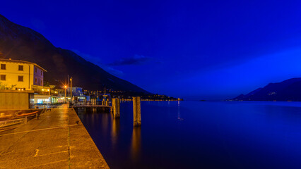 Obraz premium Tranquil sunset and evening illuminations of the beautiful town of Malcesine on Lake Garda in Italy.