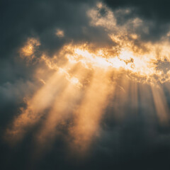 Naklejka premium Sun rays breaking through dramatic clouds