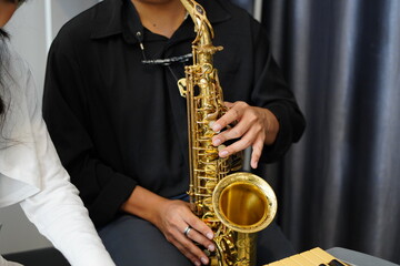 Naklejka premium Working Asians are learning international musical skills at home