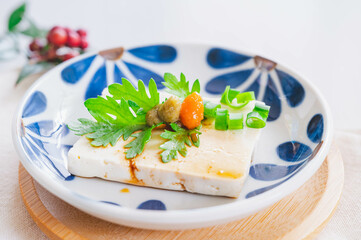 豆腐のさしみとのせた調味料