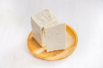 スライスする堅い木綿とうふ