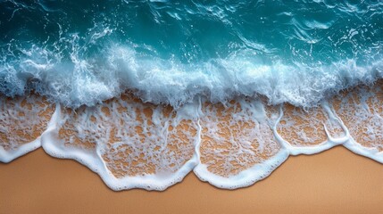 Obraz premium A view of a beach with waves crashing on the sand