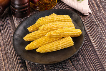 Canned baby mini corn cob