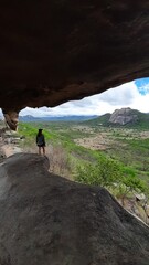 mulher no  parque estadual pedra furada em venturosa, pernambuco