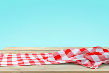 Obraz premium Red and white checkered tablecloth on a wooden