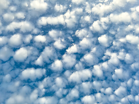 Cloud patterns in blue sky in Tennessee on a summer morning