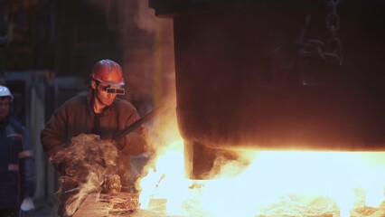 Fototapeta premium Foundries enhance efficiency and safety in molten metal processing through skilled techniques. Stock Clip